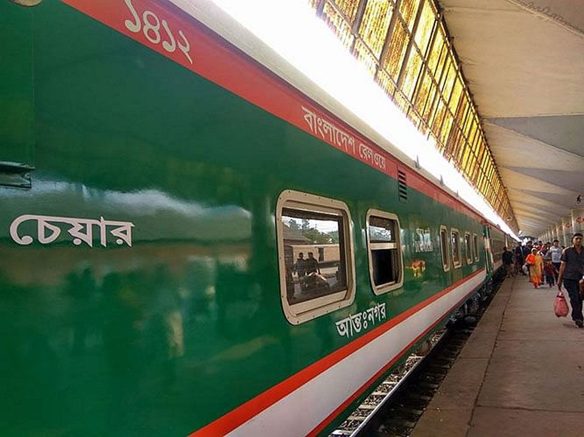রাজস্ব বৃদ্ধির জন্য আরও তিনটি ট্রেন বেসরকারি ব্যবস্থাপনায় হস্তান্তর করা হবে