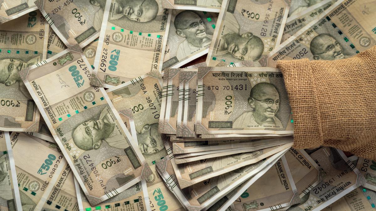 Income Tax Department seizes ₹9 crore in cash from interstate vehicle