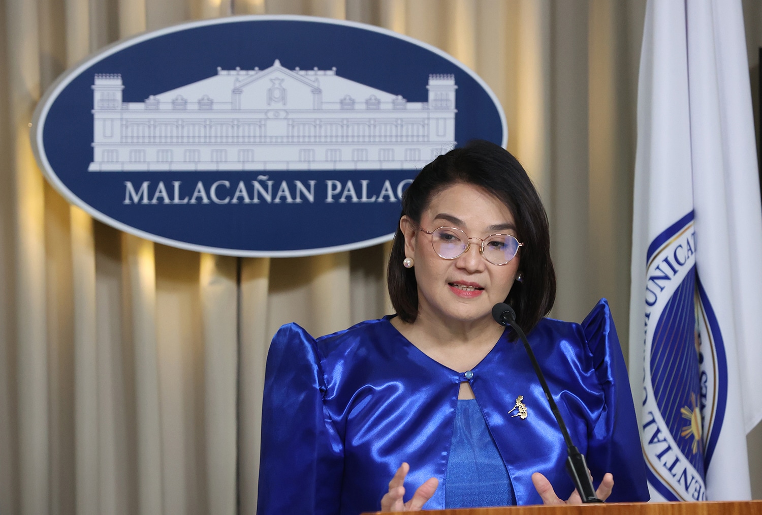 Manatili si Castro sa PCO; 'yaman' sa gobyerno — Cayetano