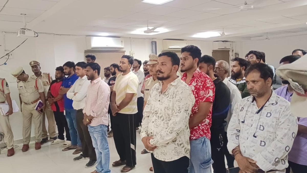 हैदराबाद में गणेश पूजा के दौरान डीजे की आवाज़ के उल्लंघन में 51 लोगों पर मुकदमा
