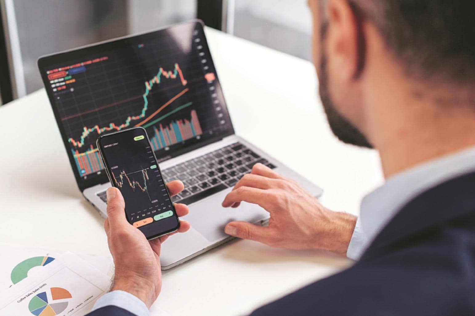 IT stocks rally ₹77,000 crore as banking sector falters on yield concerns