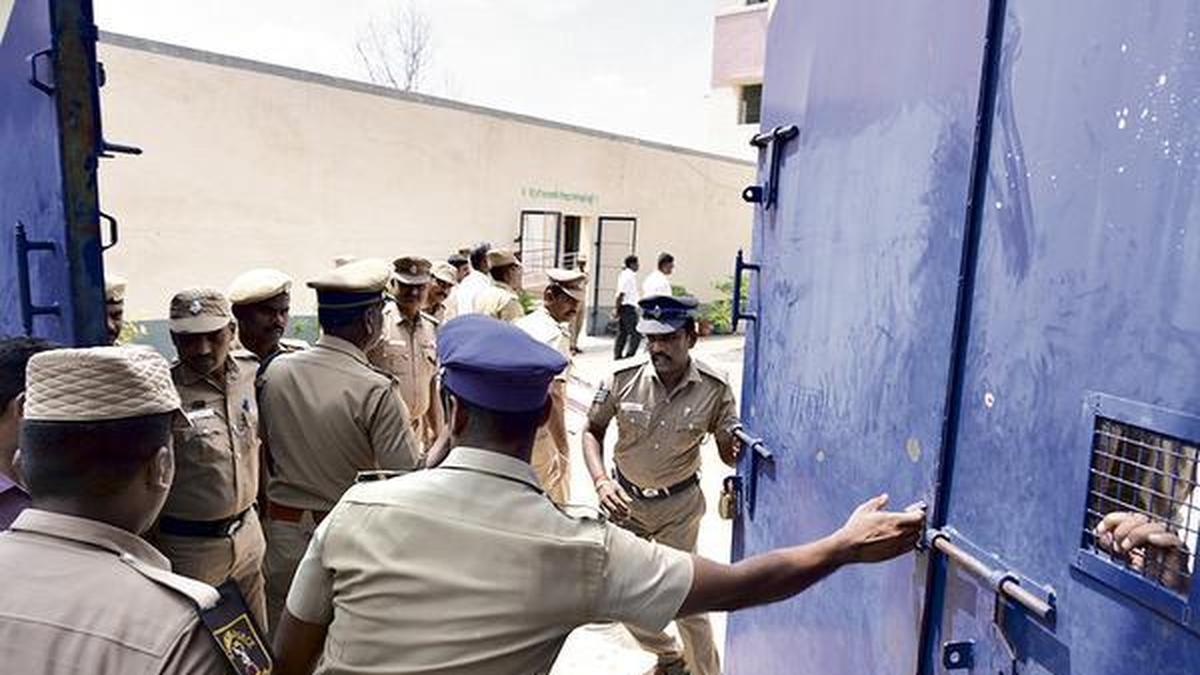 थेनी जेल से भागे सभी 17 कैदी 40 घंटे में पकड़े गए