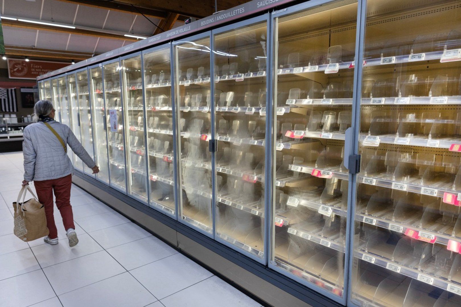 Cyberattack on French Supermarkets Triggers Equipment Failures, Significant Losses