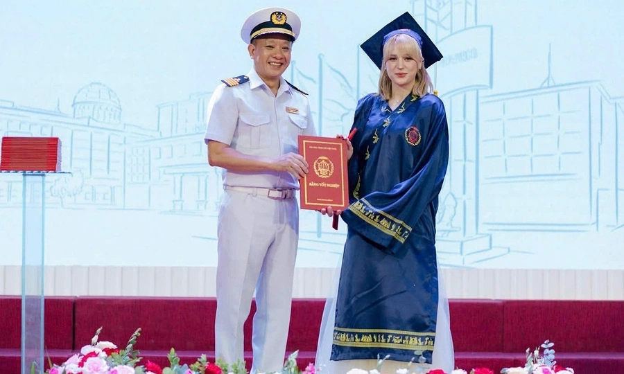 Moroccan student overcomes adversity to top Vietnam maritime program