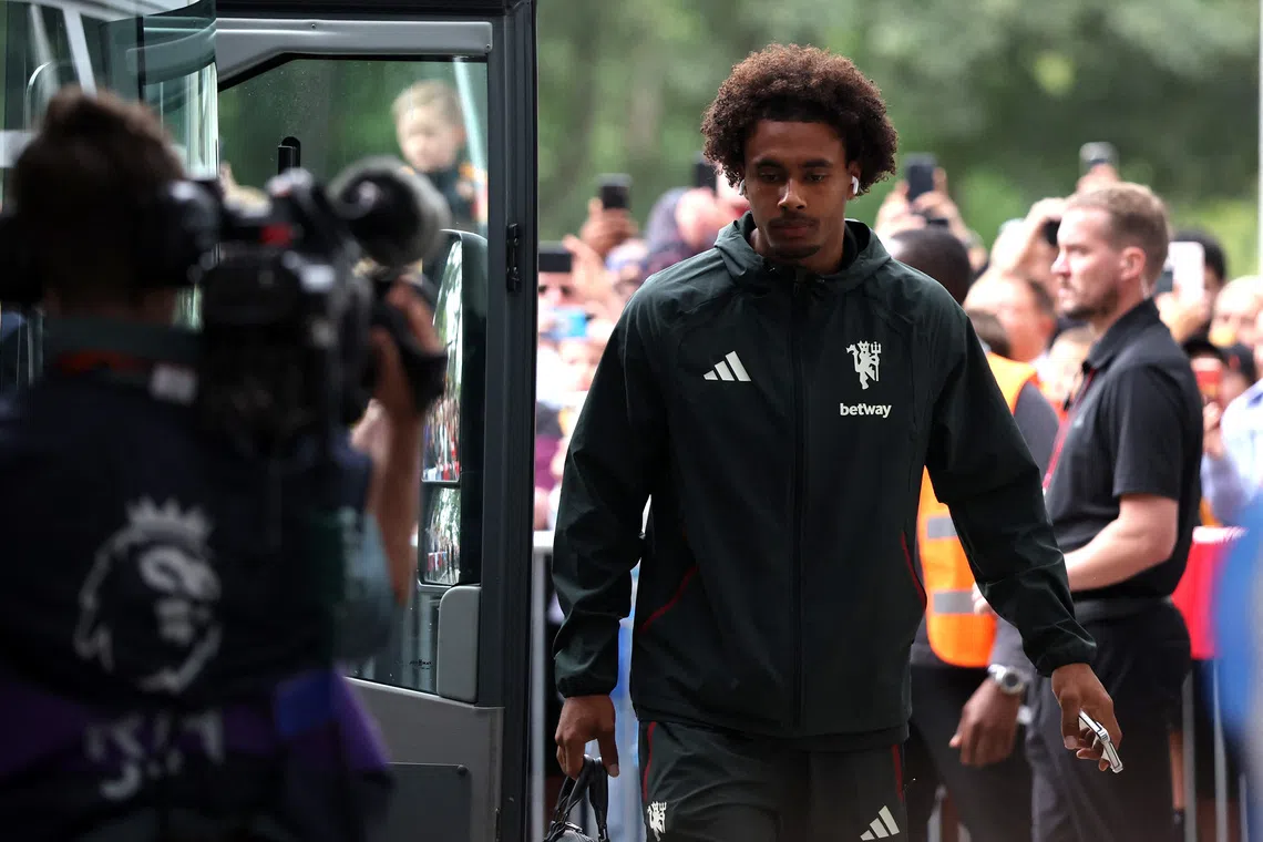 Netherlands brings in Zirkzee to cover for injured Brobbey