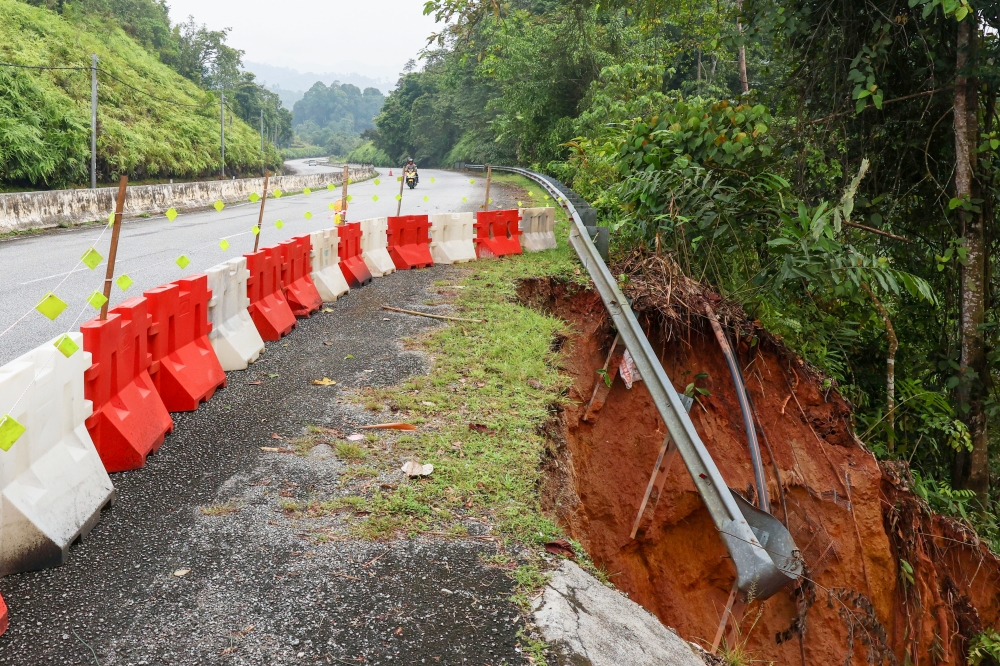 Laluan Alternatif FT008 Gua Musang Dibuka untuk Trafik Ringan