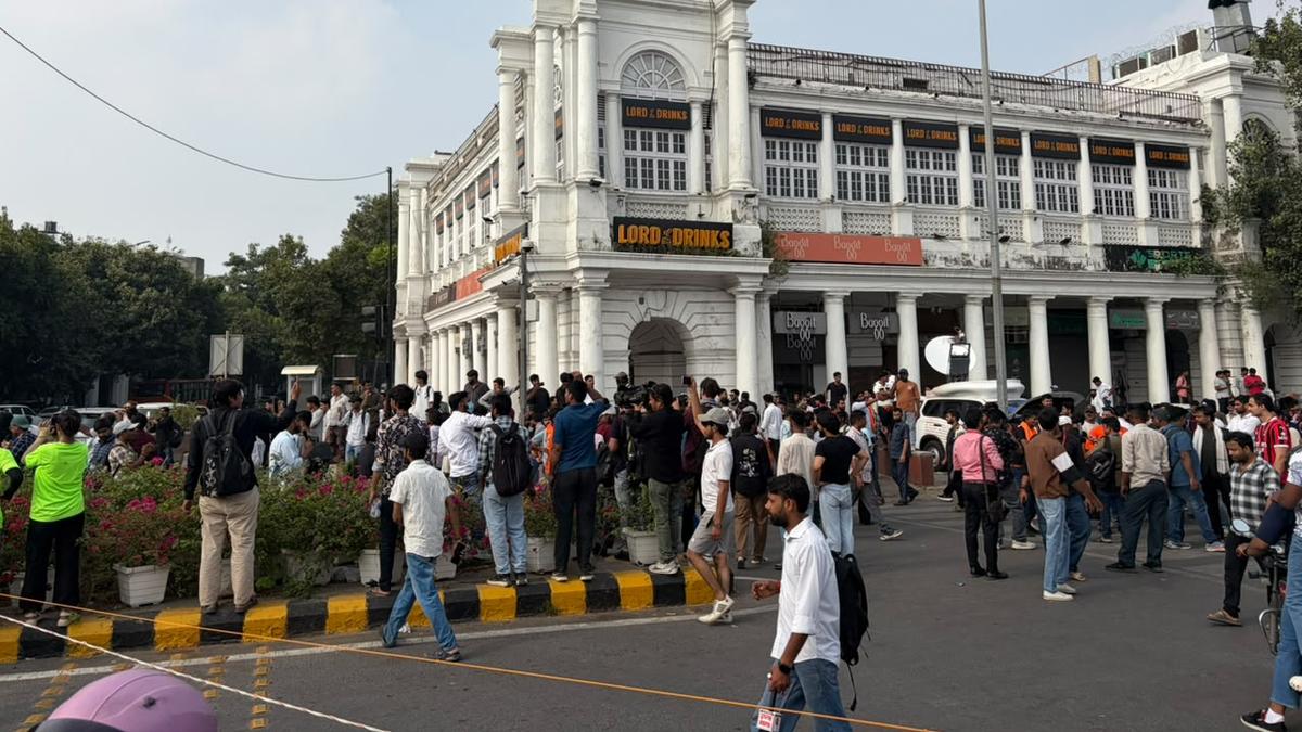 Counter-protesters clash with demonstrators at Delhi's Connaught Place