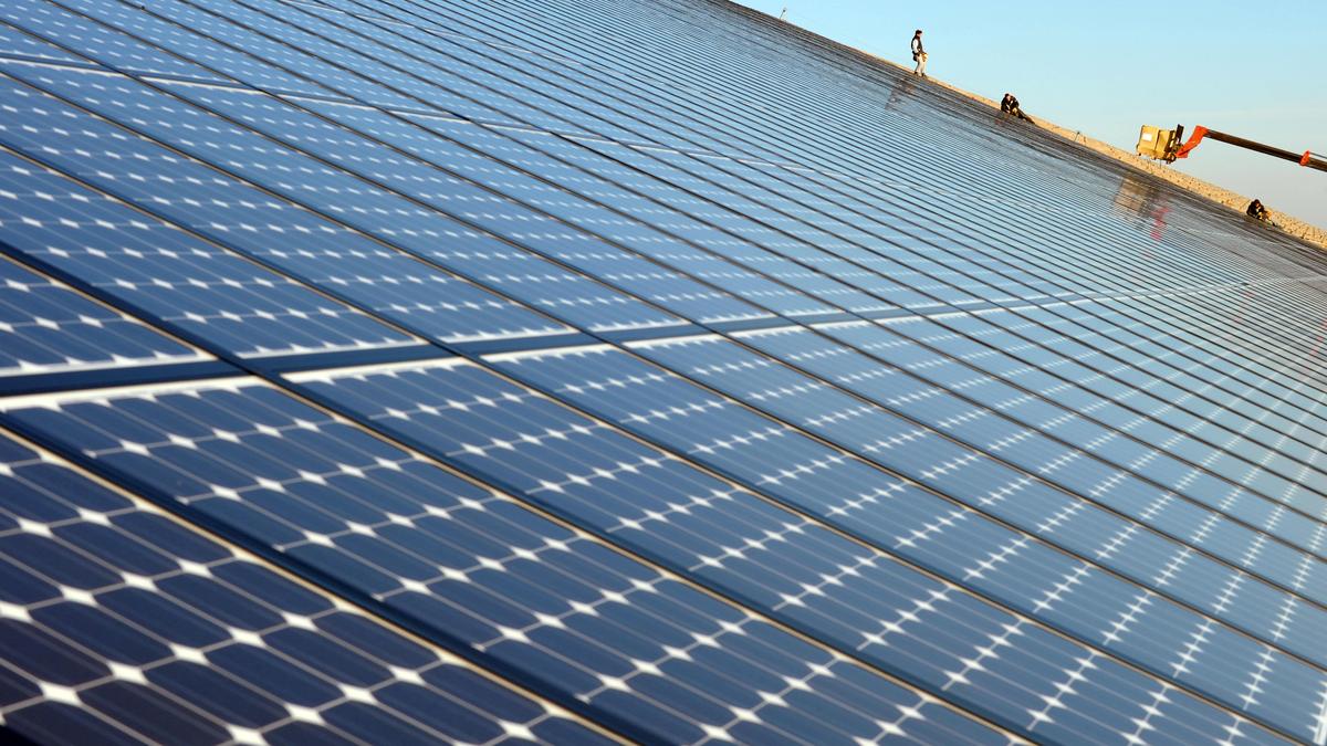 India launches record battery storage tender to boost solar capacity