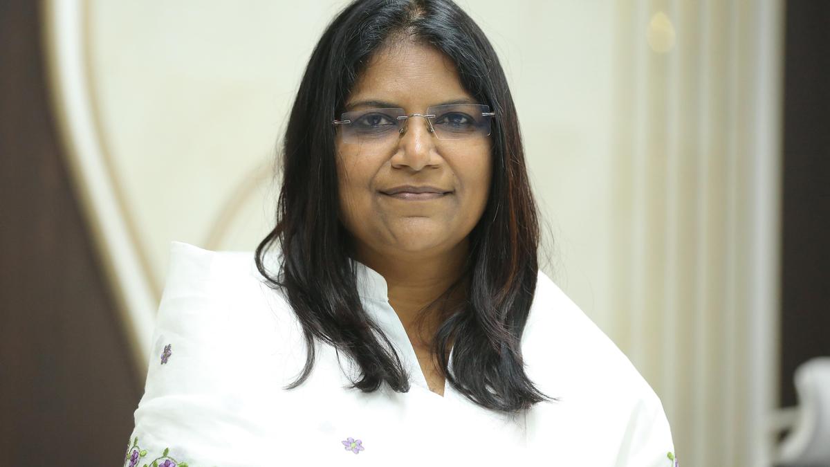 जेबी मदर ने अडूर प्रकाश का समर्थन किया, केपीसीसी बैठक की मांग दोहराई