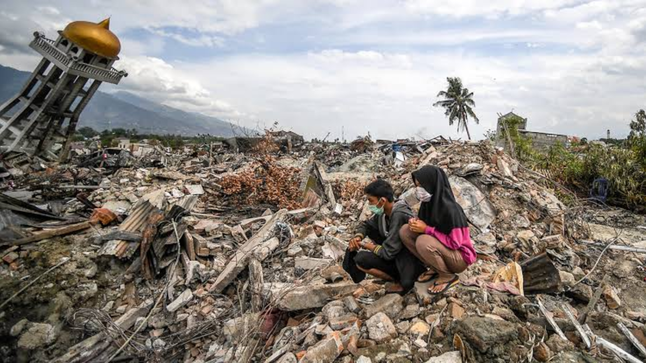 Indonesian octogenarian pulled from quake rubble after three days