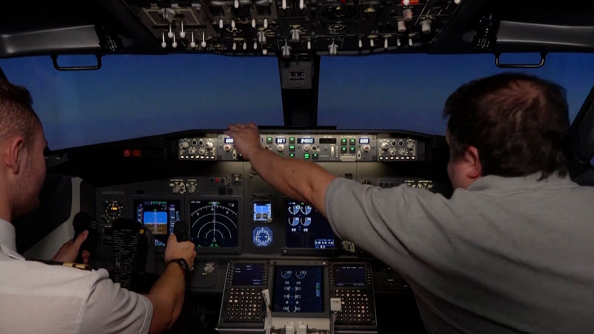 Flight Instructor Recreates Flydubai Jet's Catastrophic 17,000-Foot Dive
