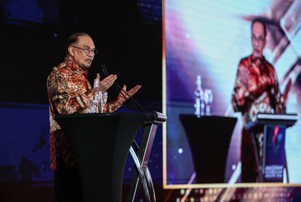 Anwar desak industri Malaysia moden dan bersaing di peringkat global