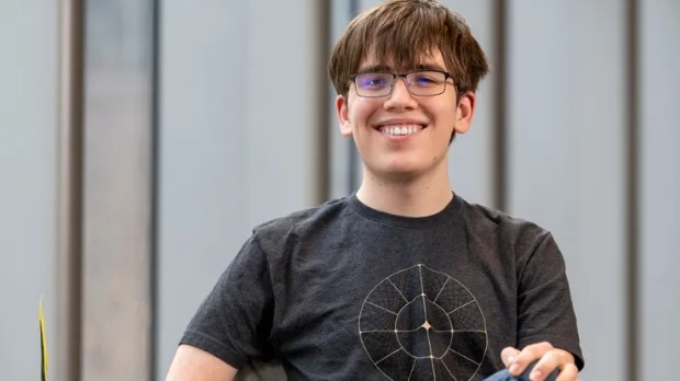 Teen student wins $286,000 prize solving complex mathematical problem
