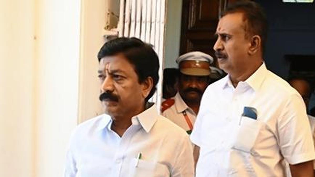 AIADMK sidelined dissidents in bypoll campaigner lineup