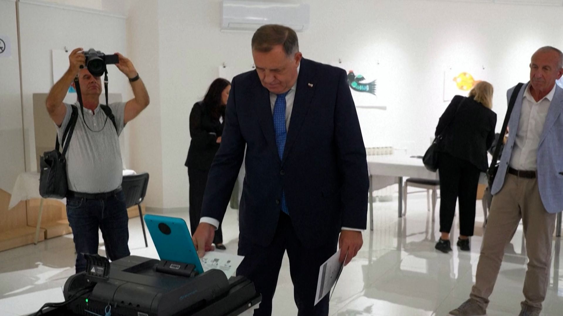 Bosnian Serb Leader Mobilizes Base Ahead of Contested Election