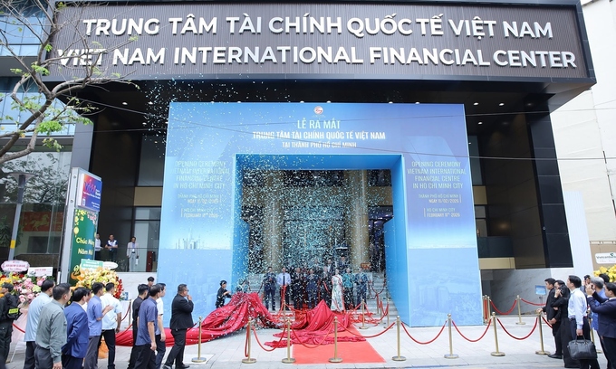 Ho Chi Minh City proposes hefty pay package for financial hub CEO