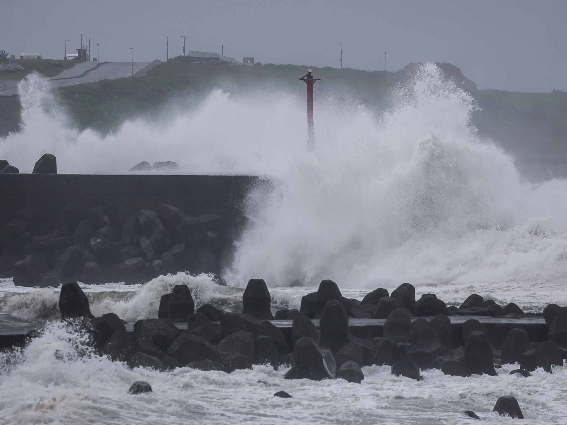 Typhoon Champi Batters Taiwan, Leaving One Dead, 350 Injured