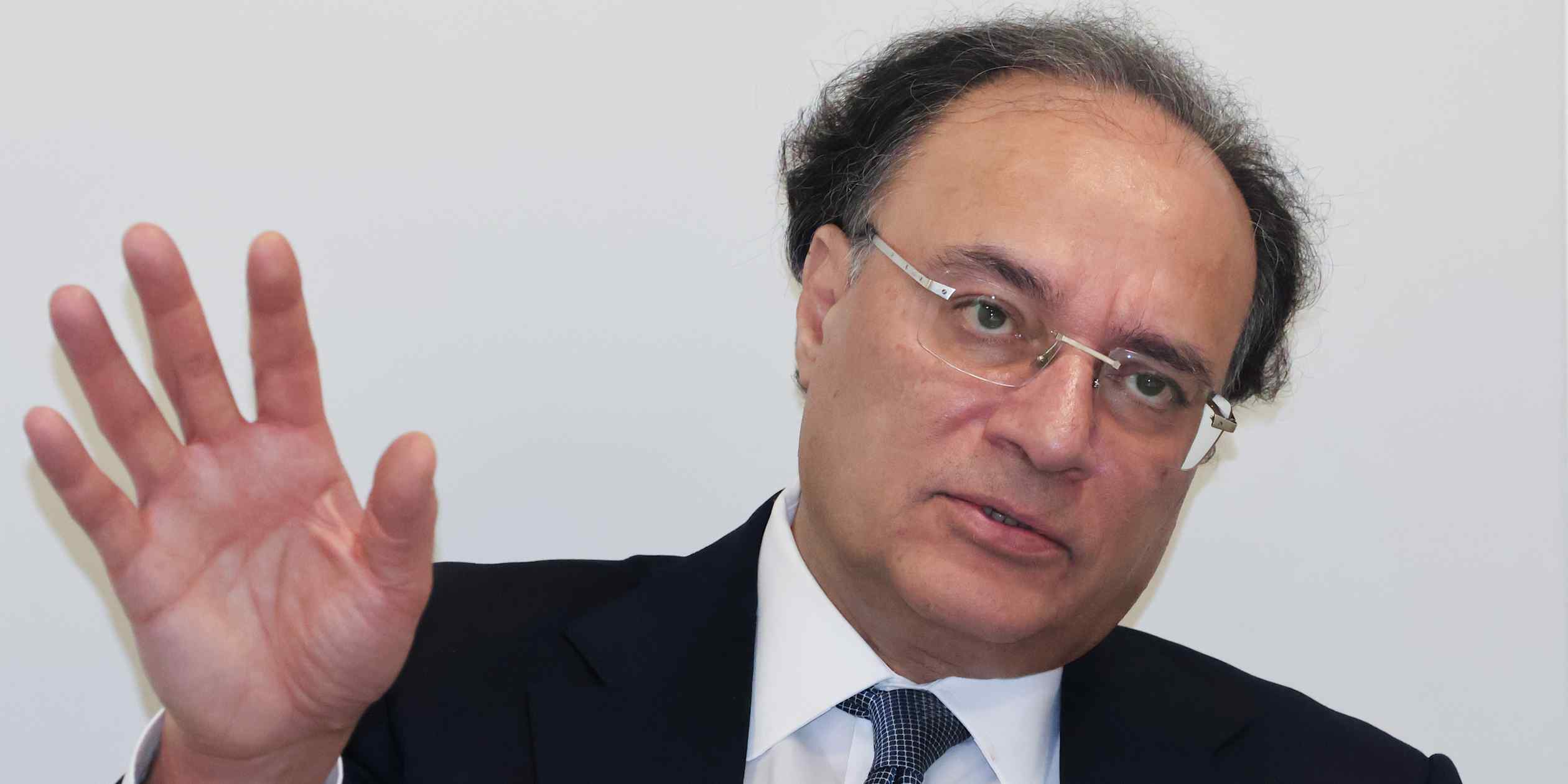 Pakistan Finance Minister Eyes Asian Bond Markets to Ease Debt Burden