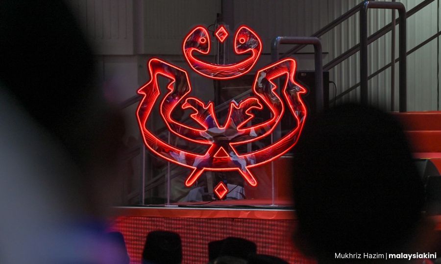 Umno AGM to tackle PAS ties, Najib pardon and early elections