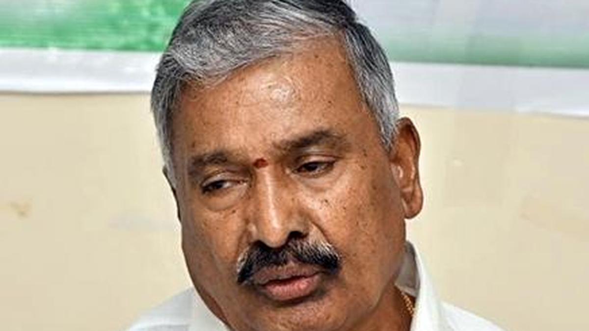 YSRCP withdraws from Punganur civic polls after TDP clashes