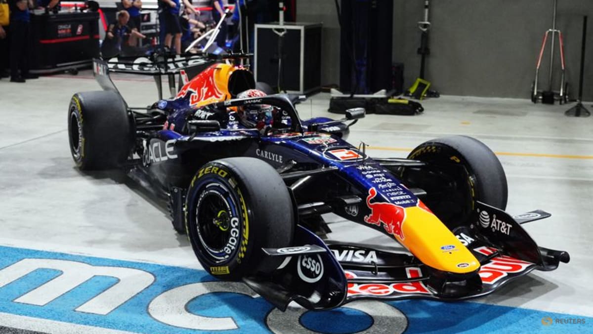 Verstappen claims Singapore sprint pole in competitive qualifying session