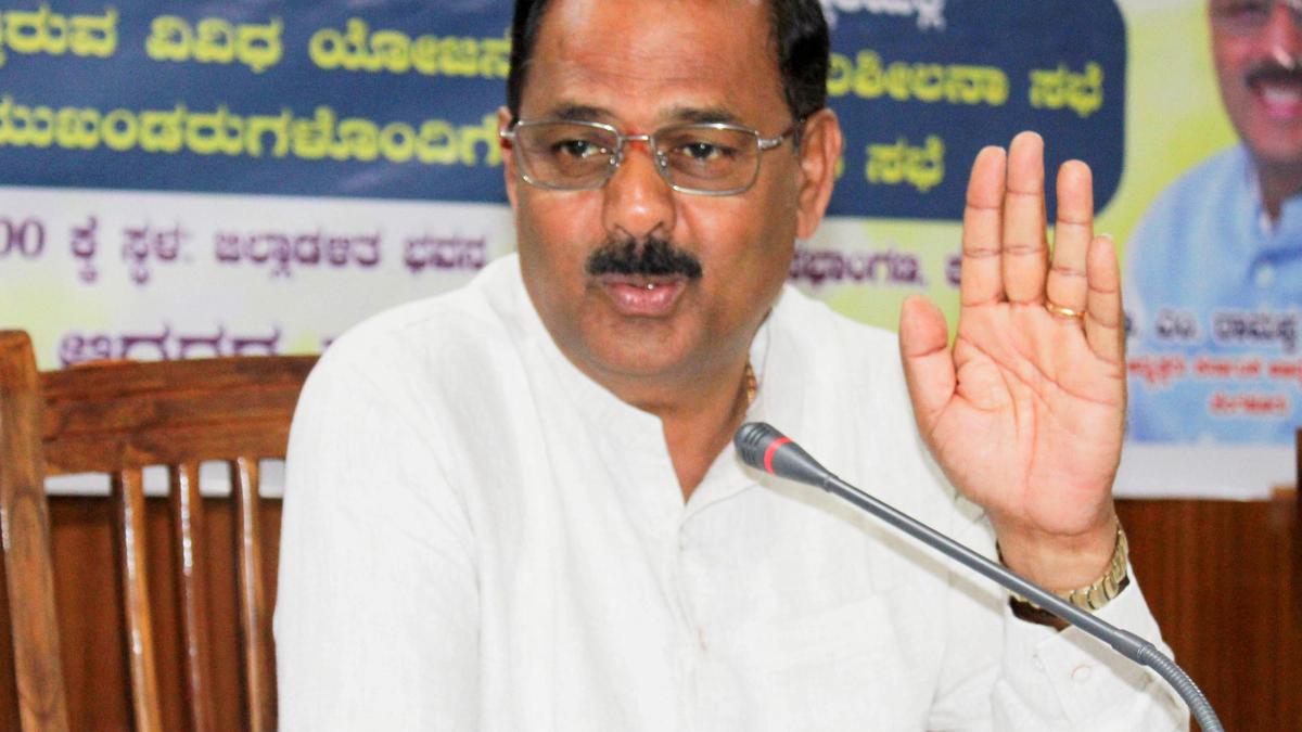 Karnataka Bhovi Corporation chief pushes welfare scheme implementation push