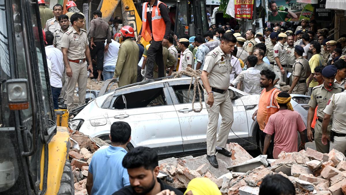 दक्षिण दिल्ली में हॉस्टल ढहने पर जवाबदेही की मांग, CJP सवाल उठाते हैं