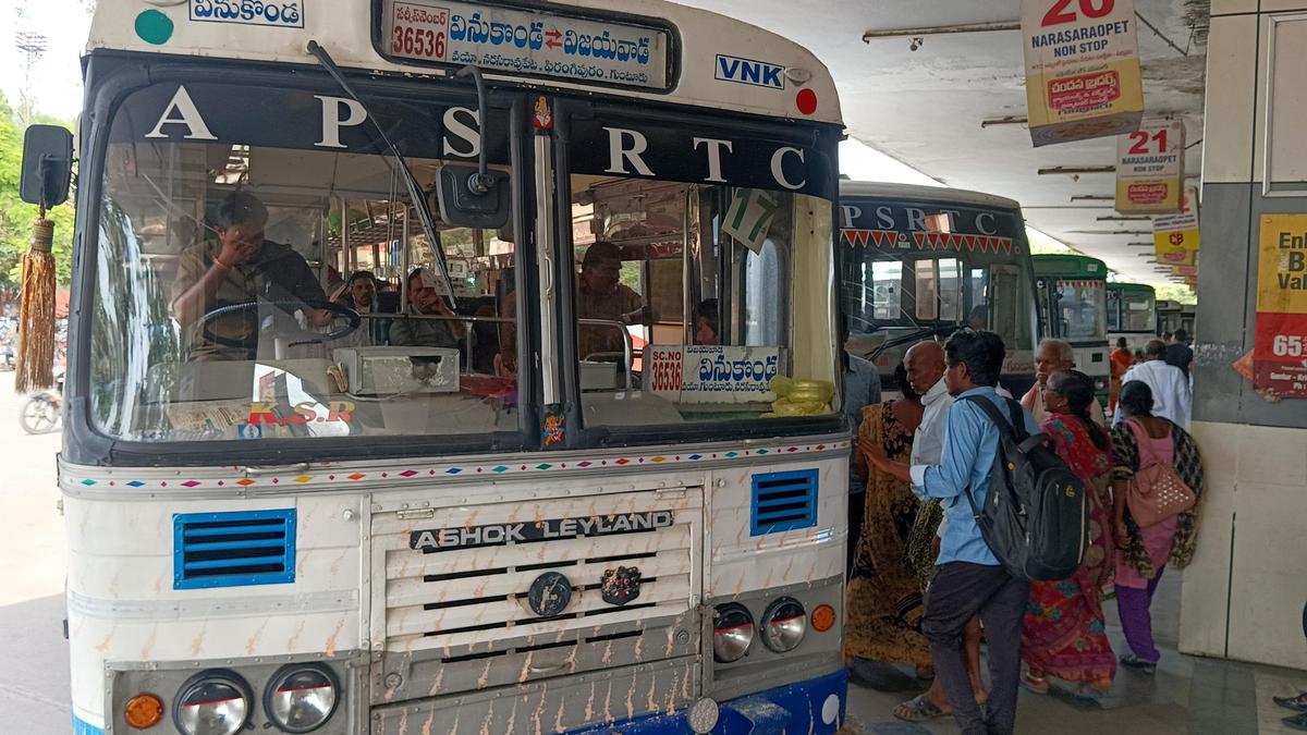 विजयवाड़ा में बस में मिले विस्फोटक, बड़ी घटना से बचाव
