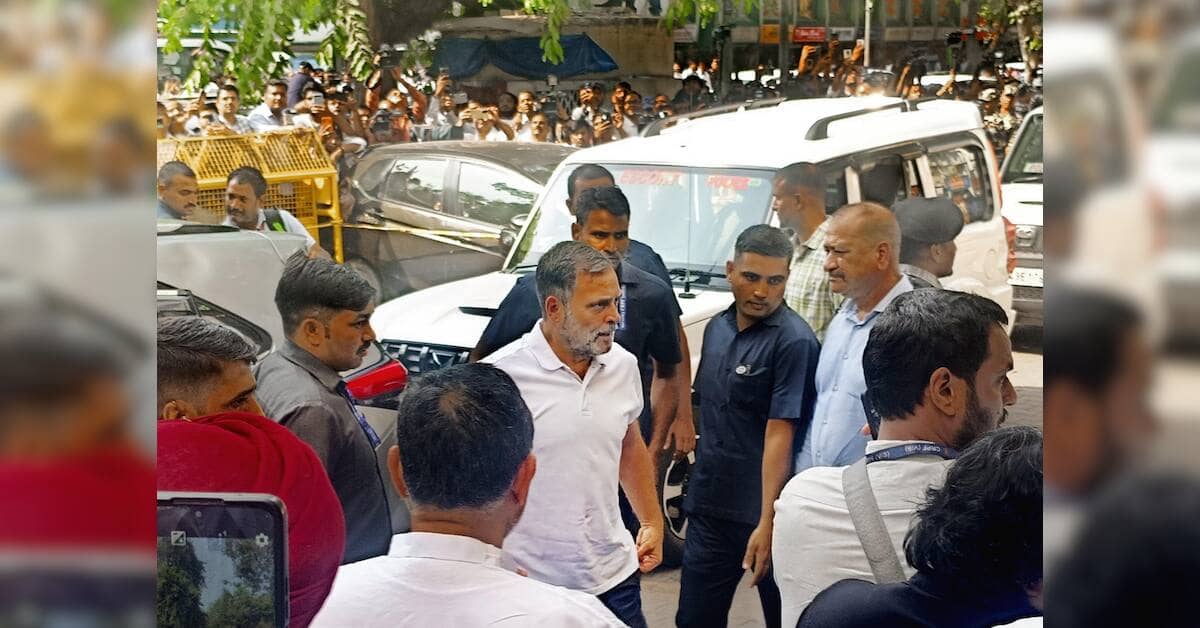 विपक्षी सांसदों का जंतर मंतर पर धरना, चुनाव आयुक्त को हटाने की मांग