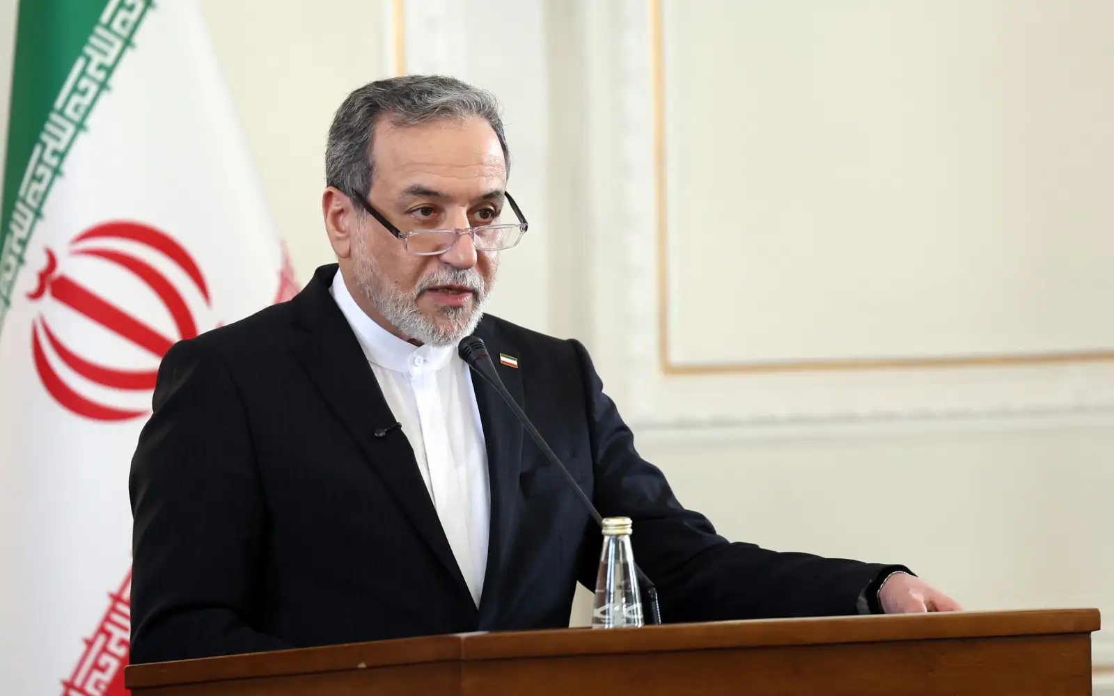 Iran Terima Surat dari Naib Presiden AS, Belum Balas Lagi