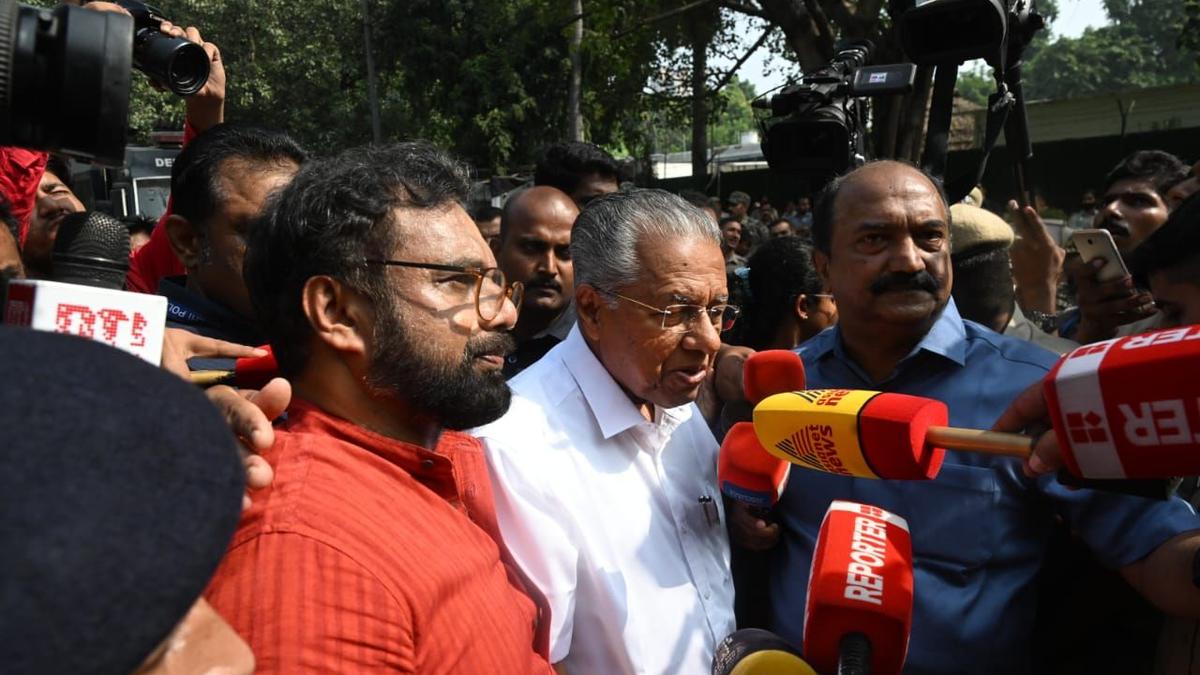 दिल्ली में वामपंथी नेताओं को प्रदर्शन से पहले हिरासत में लिया गया