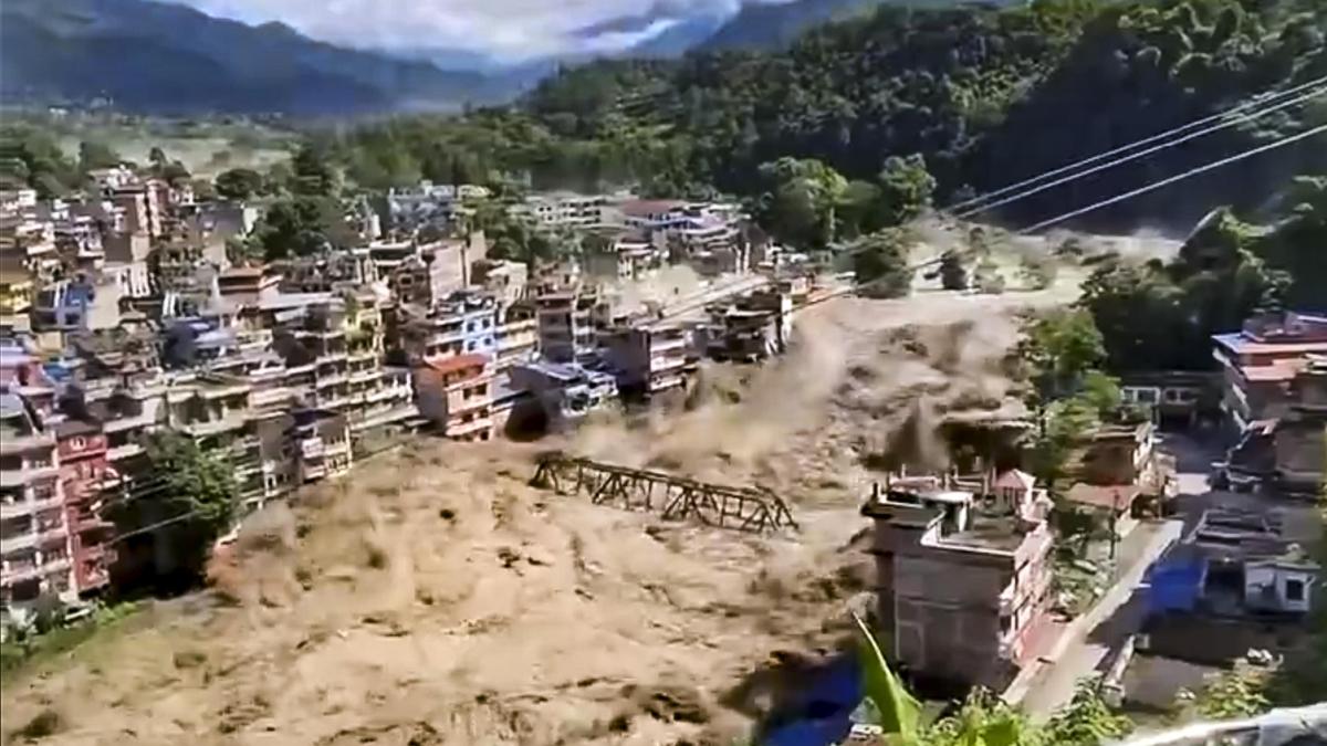 नेपाल में बाढ़ से कई लोगों की मृत्यु की आशंका, भारत भेजेगा राहत सामग्री