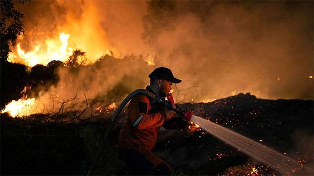 Indonesian wildfires blanket Malaysia and Philippines in toxic smoke
