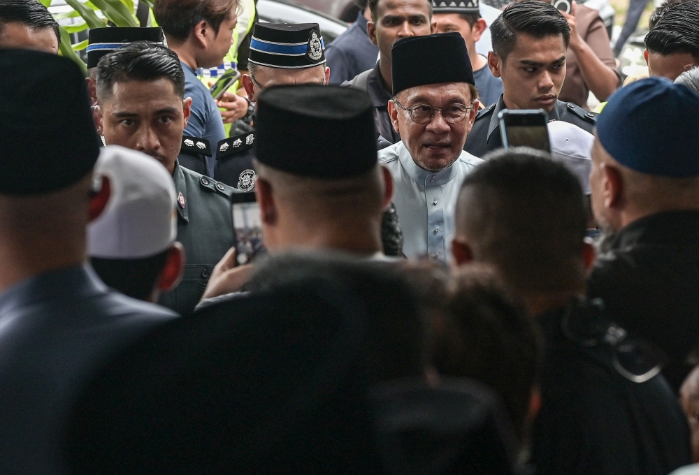 Anwar mohon maaf keputusan sekatan Waze, utamakan keselamatan negara