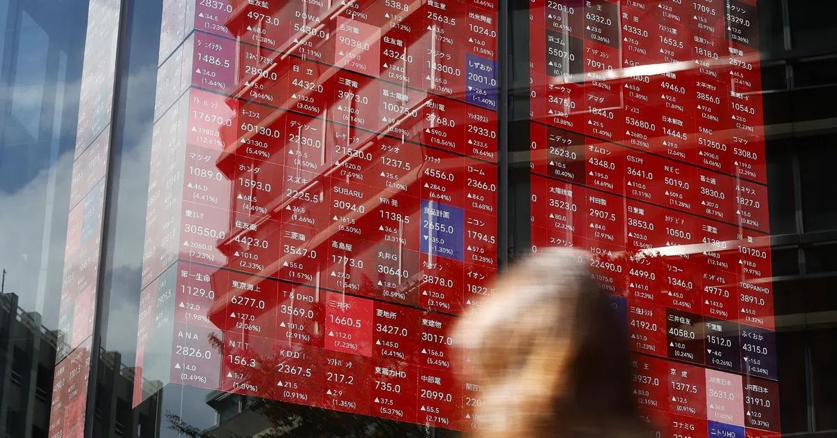 Asian shares decline as US bond market turbulence intensifies