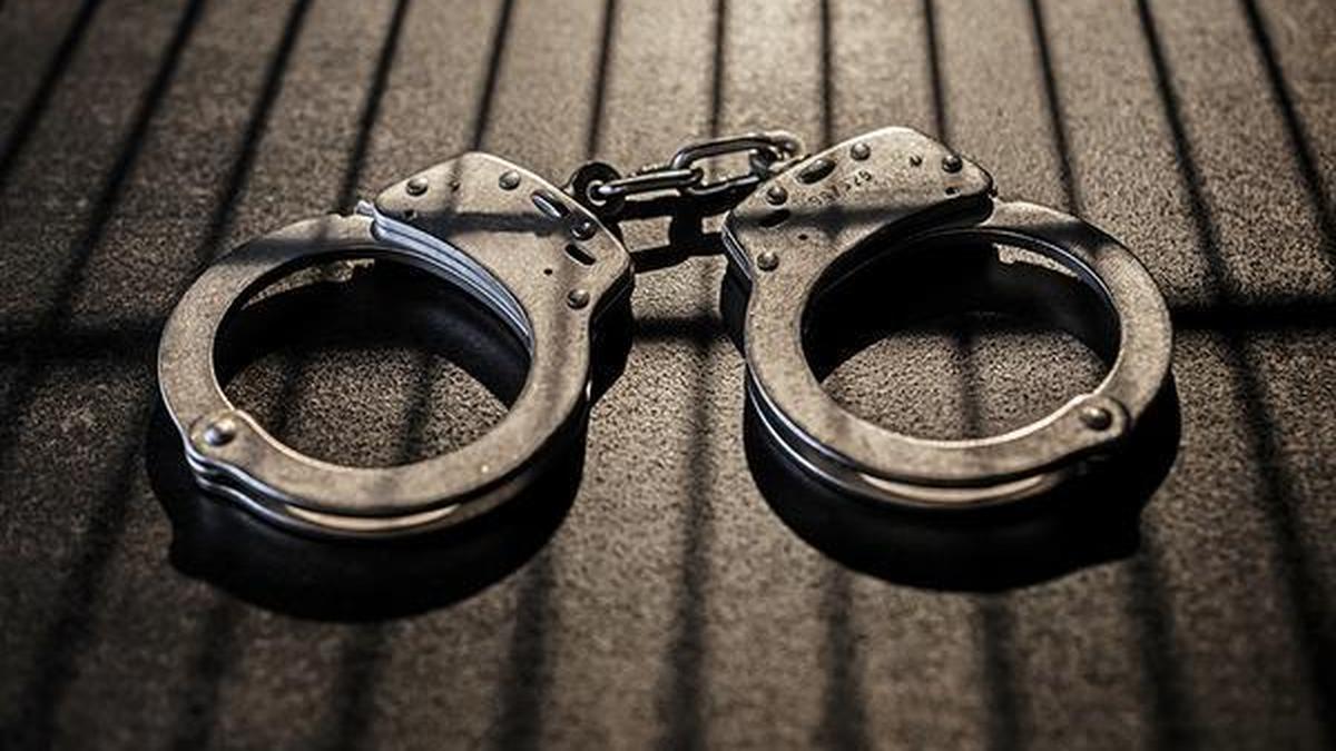 बंगाल में रेजीनगर उपचुनाव के उम्मीदवार को पुलिस ने किया गिरफ्तार