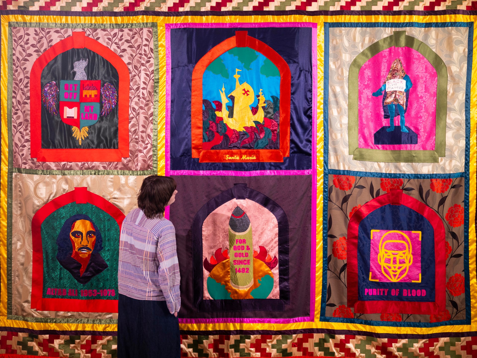 UK Exhibition Charts Muslim Experience in Europe Through Textile Art