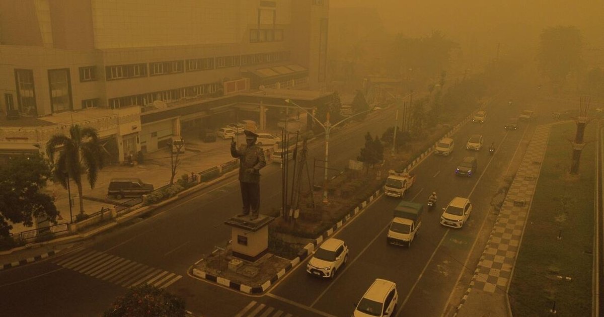 Kalimantan fires push Jakarta air quality into unhealthy territory