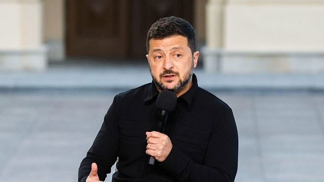 Ukraine's Zelensky prepares for prolonged conflict as winter approaches