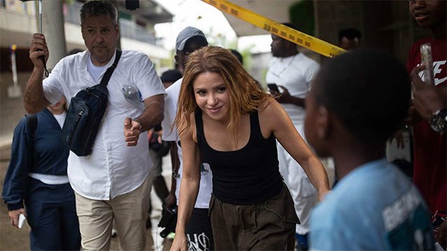 Shakira pledges school reconstruction effort in Colombia earthquake zone