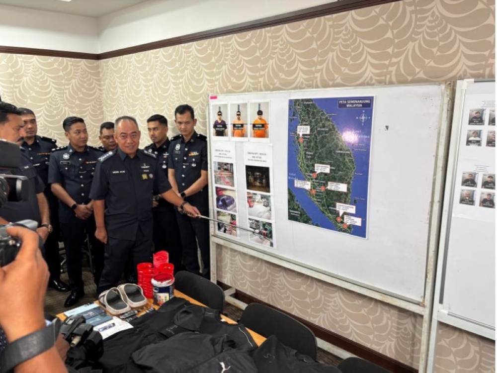Tiga remaja ditahan atas serangan pembakaran dan percikan cat di empat negeri