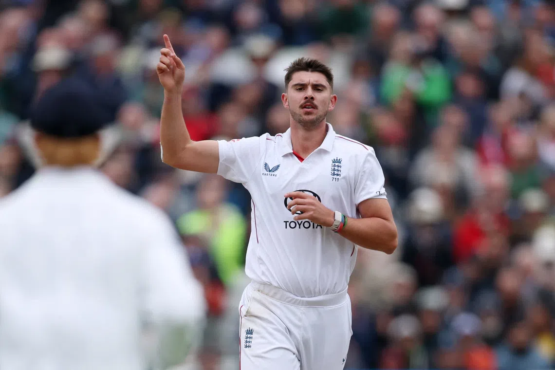 England close in on series sweep as Pakistan batting crumbles