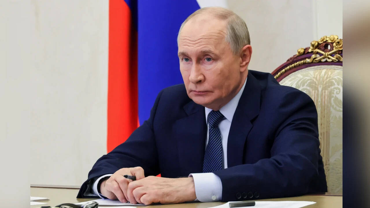 Putin halts Kyiv strikes as US envoys arrive for peace talks