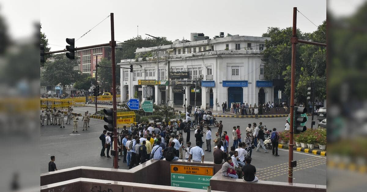 Six Delhi police injured during detention of 1,000 protesters