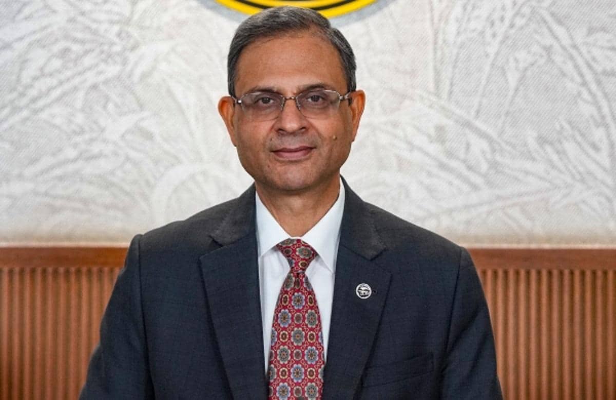 RBI Chief Pushes for Stock Exchange Listing of Upper-Tier NBFCs