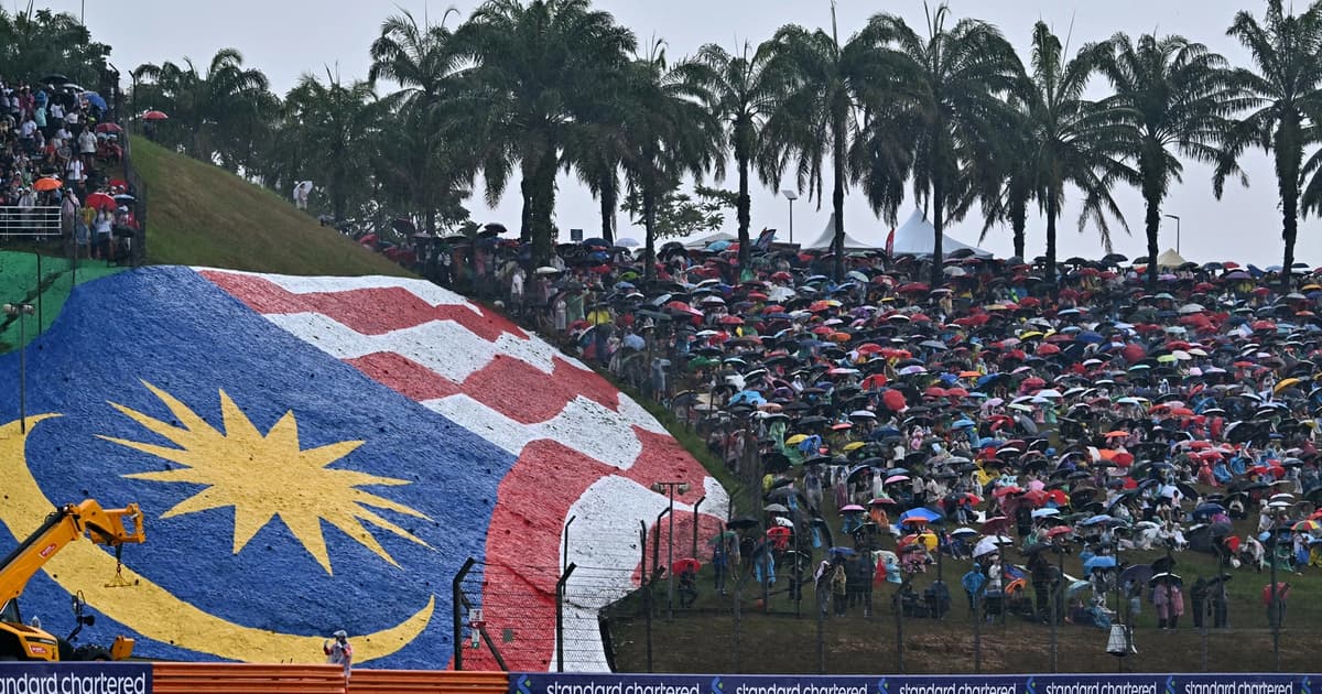 Weather delays Bahrain Grand Prix start; wet-weather concerns mount