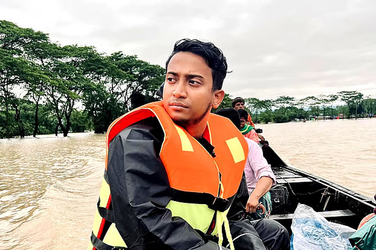 নেপাল থেকে তাসরিফ খান: ফেরার পথ সম্পূর্ণ ধ্বংস হয়েছে
