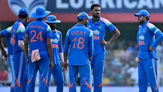 गुवाहाटी ODI में भारतीय गेंदबाजों का खराब प्रदर्शन, नबी को डेब्यू पर निराशा