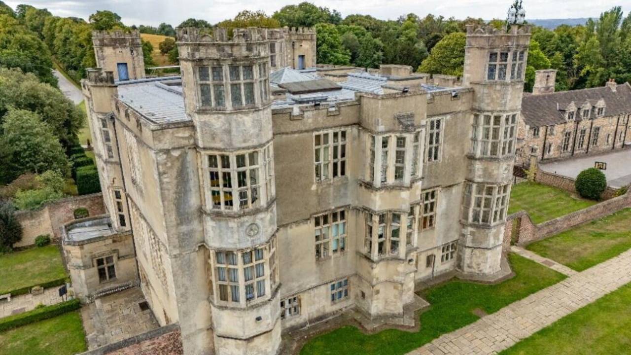 440-year-old English mansion with sprawling grounds heads to auction