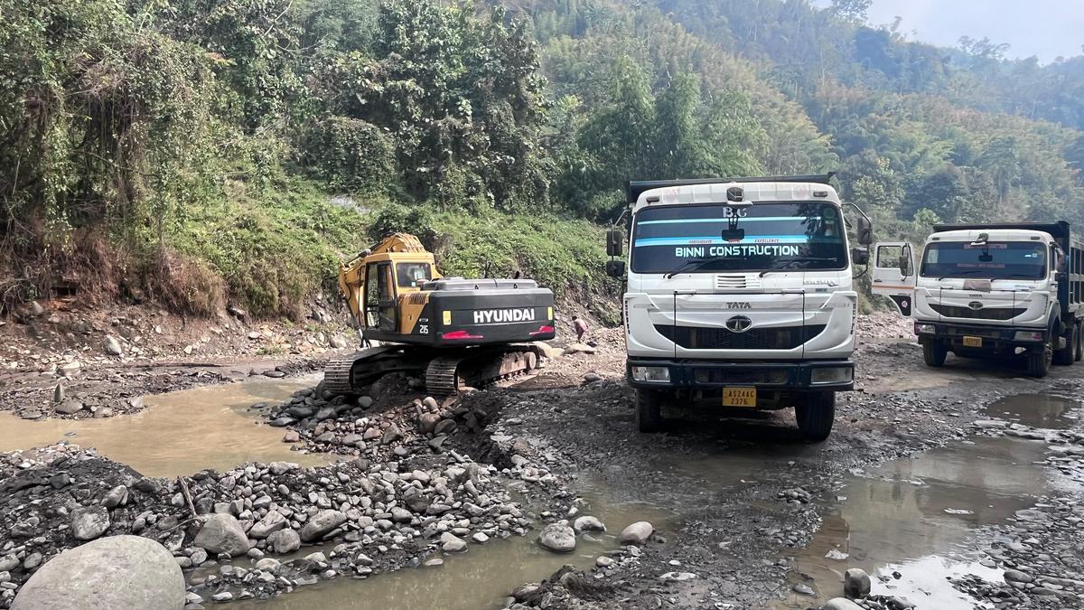 असम: नदी तल की अवैध खनन से आपदा का खतरा, आदिवासी संगठन ने शिकायत दर्ज की